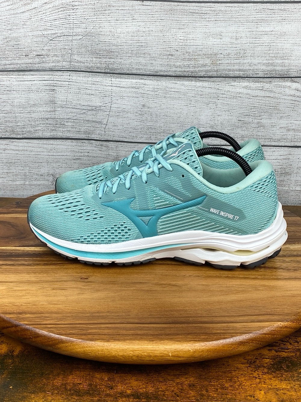 Mizuno Wave Inspire 17 Eggshell Blue Turquoise Running Shoe Women’s Size 10.5